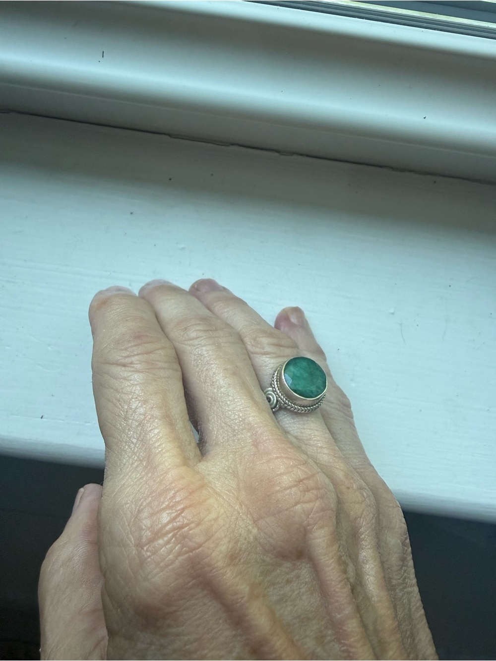 Sterling ring with green stone. - Picture 7 of 10